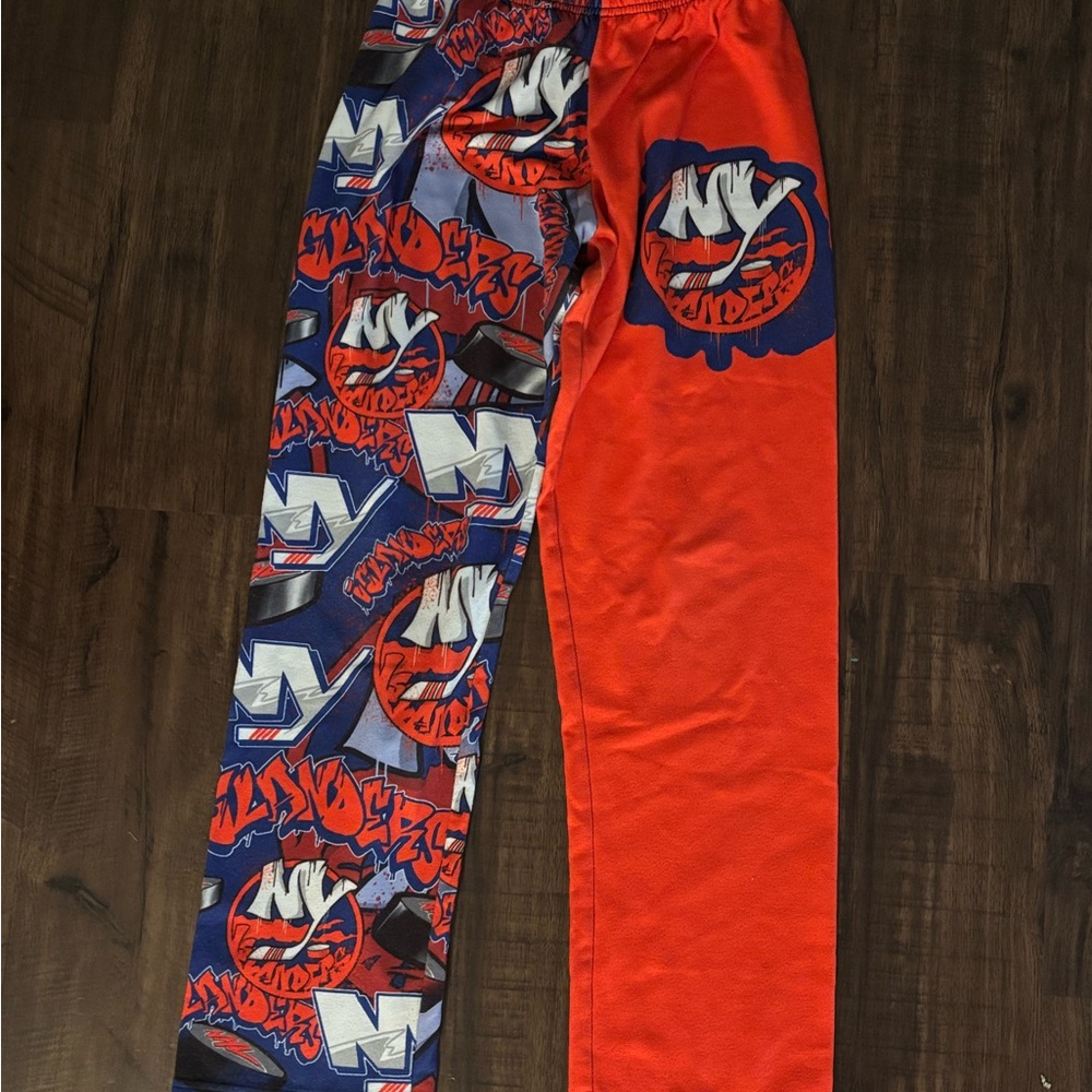 Penelope Wildberry Islanders lounge pants boys M